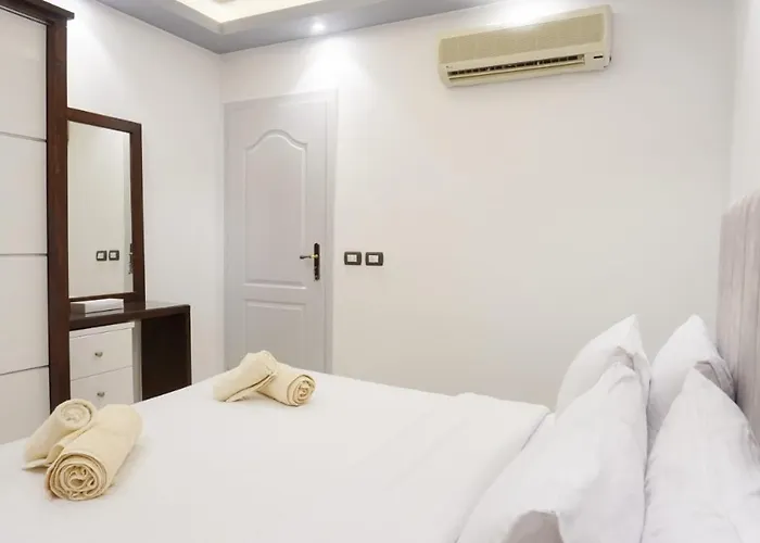Luxury Two Bedroom In Delta Apartment