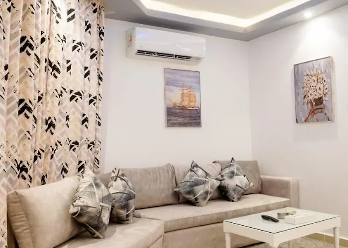 Luxury Two Bedroom In Delta Apartment