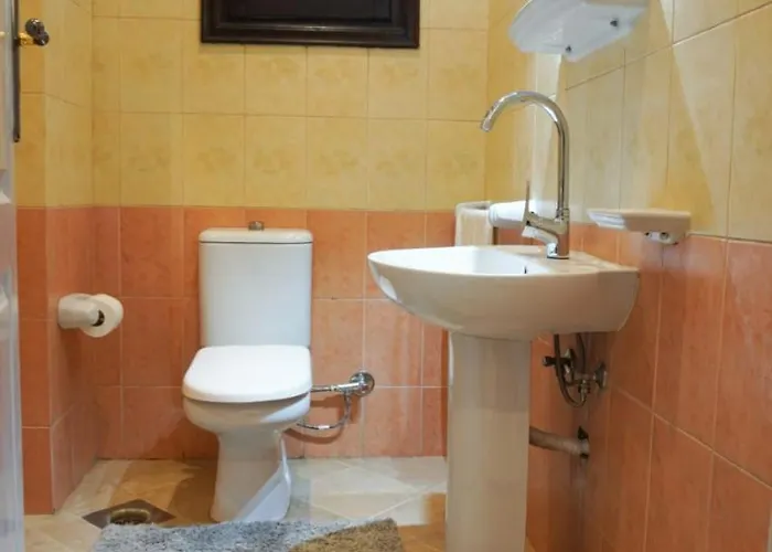 Luxury Two Bedroom In Delta Apartment